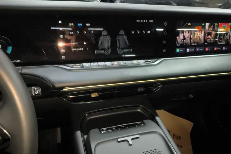 Used VOYAH FREE 2025 318 318 km Rear-Drive Touring Edition Audio And AC Panel