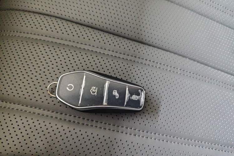 Used BYD Song L EV 2025 Intelligent Driving Version 662 km LiDAR Excellence Edition
