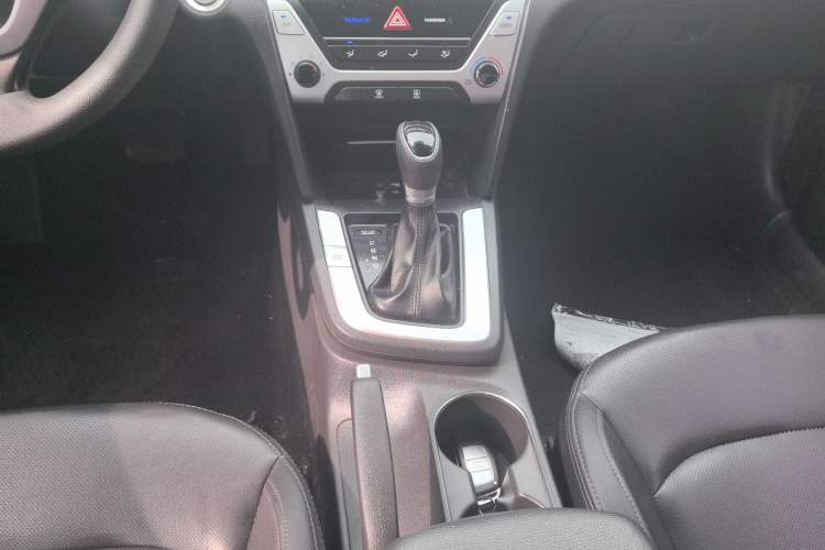 Used Hyundai Elantra (6th Generation / Lingdong) 2016 1.6L Automatic ZhiXuan – Elite Version Gear Lever
