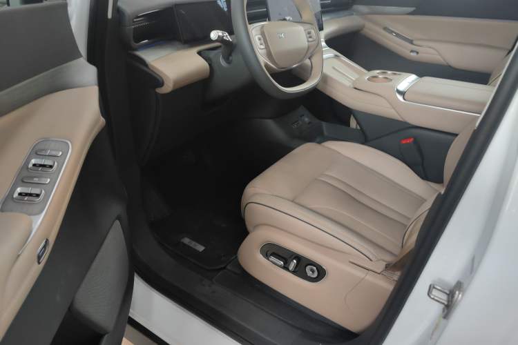 Used XPeng X9 2025 740 Ultra-Long Range Max Driver Seat