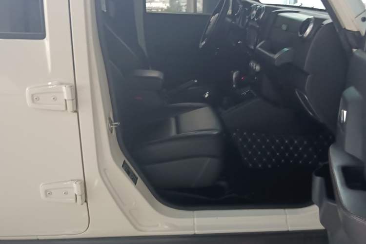 Used BAIC Off-Road BJ40 2016 40L 2.3T Automatic All-Wheel Drive Premium Edition Right Front Seat