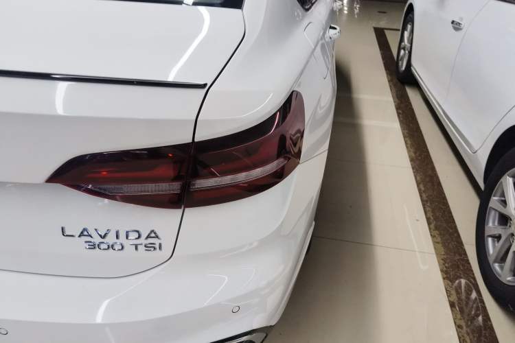 Used Volkswagen Lavida 2024 300TSI DSG Starry Sky Leading Edition Right Rear Taillight