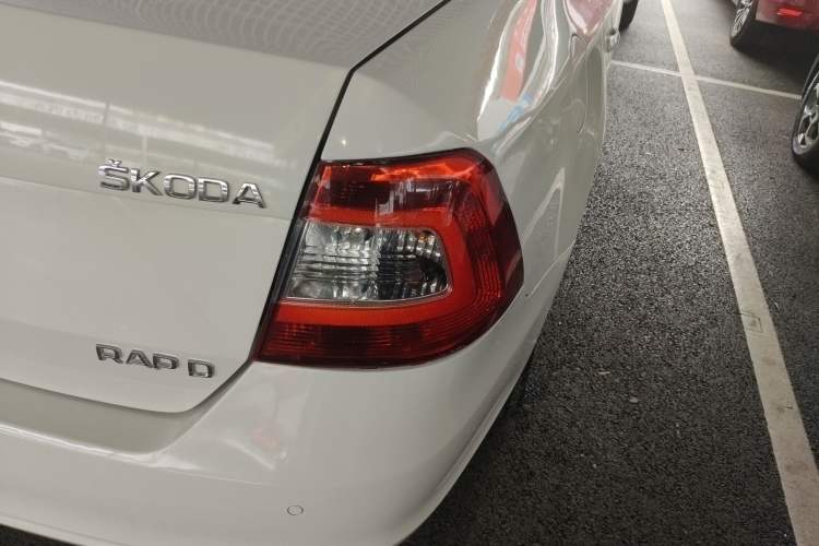 Used Skoda Rapid 2016 1.6L Automatic Chuanxing Edition Right Rear Taillight