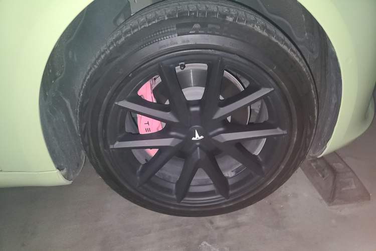 Used Tesla Model 3 2019 Standard Range Rear-Drive Upgraded Version Right Front Wheel Hub