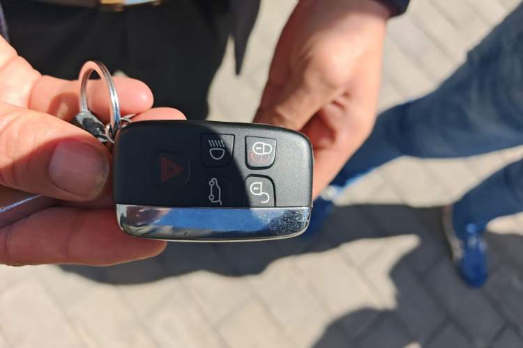 Used Land Rover Discovery 2015 3.0 SC V6 HSE Luxury Vehicle Key