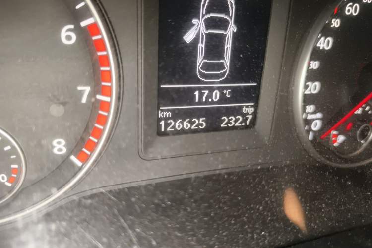 Used Volkswagen Sagitar 2012 1.4TSI Automatic Luxury Edition Odometer Close Up