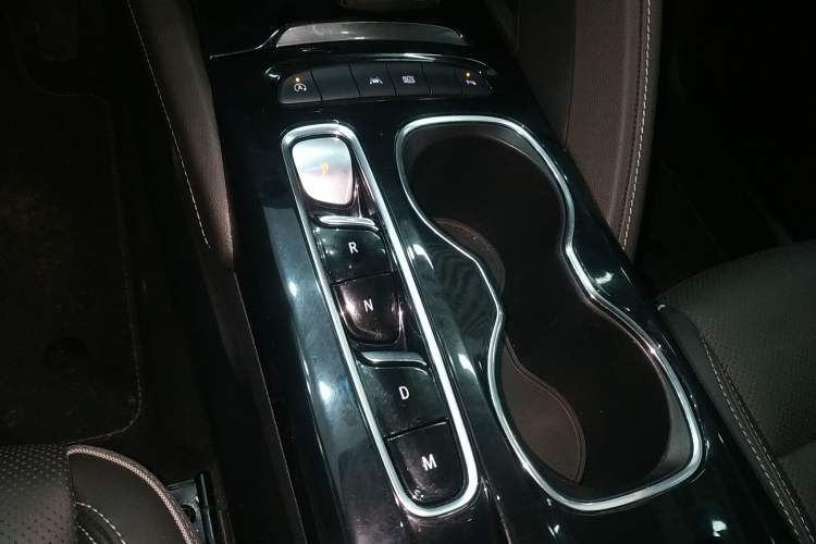 Used Buick Envision 2022 Facelift Encore S 552T Two-Wheel-Drive Luxury Model
