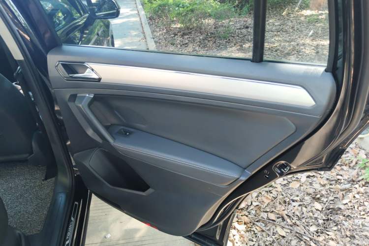 Used Volkswagen Tiguan L 2021 330TSI Automatic Two-Wheel Drive Smart Edition