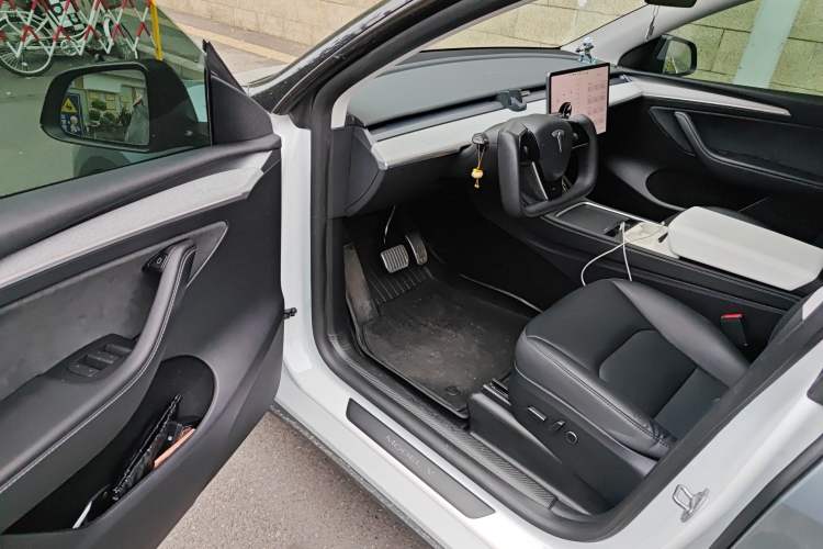 Used Tesla Model Y 2024 Rear-Wheel-Drive Version Driver Seat