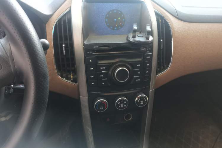 Used Baojun 630 2013 1.5L manual Comfort trim
