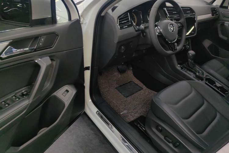 Used Volkswagen Tiguan L 2019 Revised 330TSI Automatic Two-Wheel Drive Smart & Luxury Edition China VI Standard
