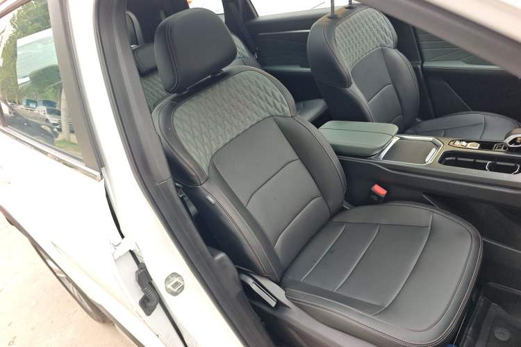 Used Geely Auto Haoyue L 2024 2.0T DCT Prestige Version Right Front Seat