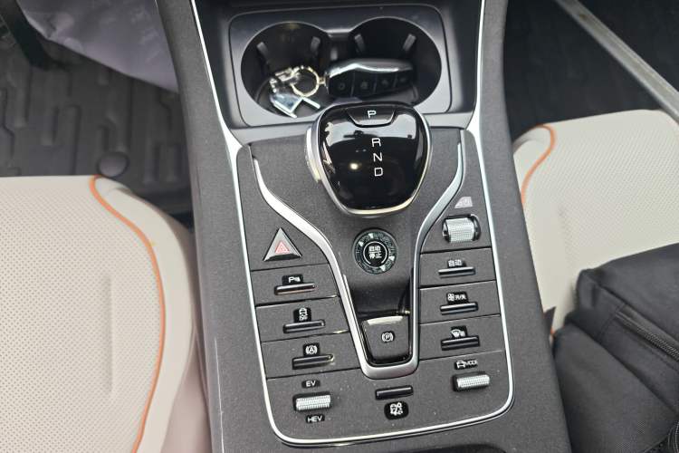 Used BYD Qin PLUS 2024 HONOR Edition DM-i 120KM Beyond Model
