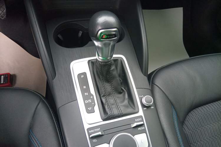 Used Audi A3 2020 Limousine 35 TFSI Fashion Edition China VI Emission Standard Gear Lever