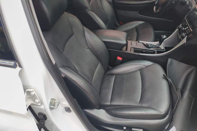 Used Hyundai Sonata 2014 2.4L Automatic Leading Edition China V Standard Right Front Seat