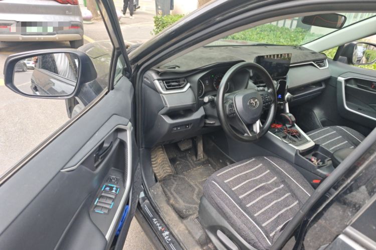 Used Toyota RAV4 2024 2.0L CVT Two-Wheel Drive Urban Edition Driver Seat