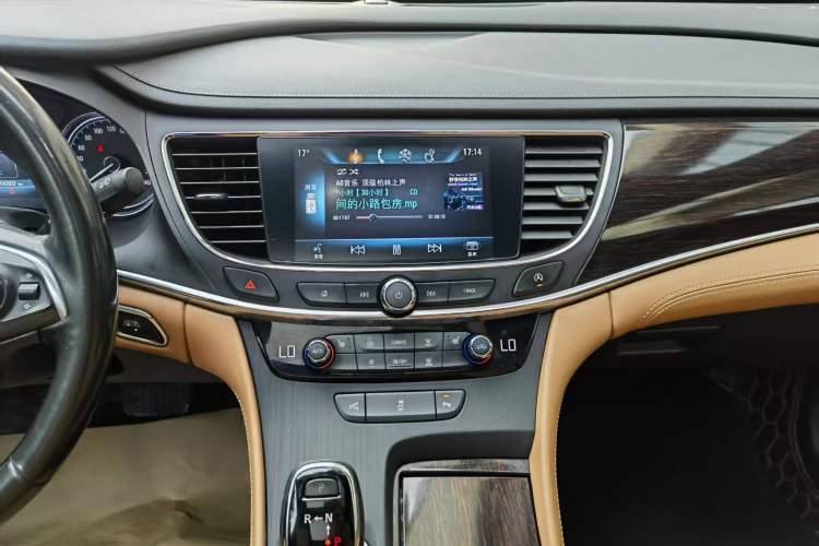 Used Buick LaCrosse 2018 28T Elite Edition Audio And AC Panel