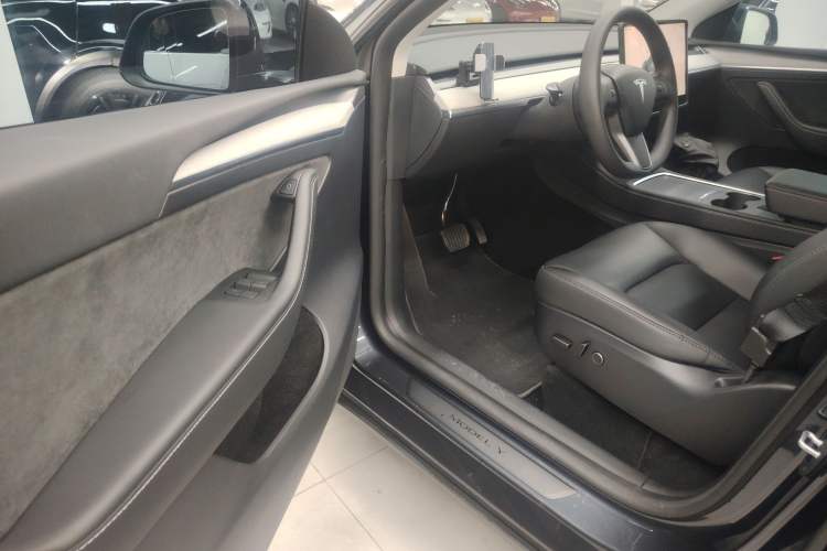 Used Tesla Model Y 2024 Rear-Wheel-Drive Version