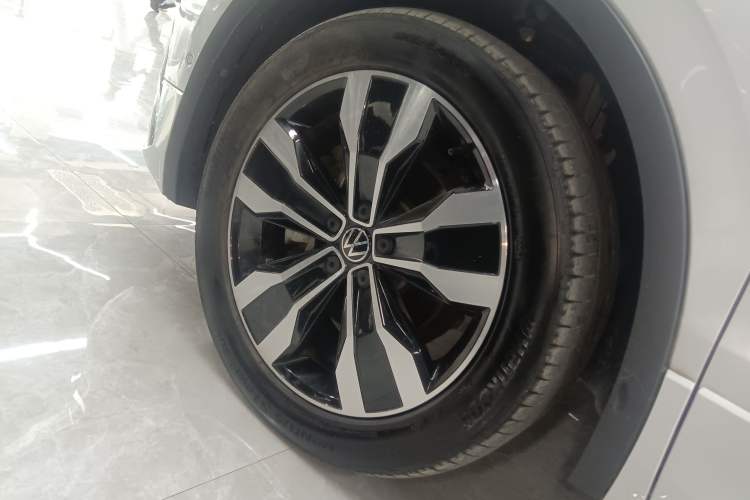 Used Volkswagen Tiguan L 2024 330TSI Automatic Two-Wheel Drive R-Line Enhanced Edition
