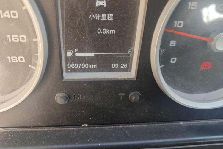 Used Iveco Daily 2021 2.5T A35 M1 Passenger Van 5-9 Seater Short Wheelbase Mid-Roof Design Single Tire Manual Doors Odometer Close Up