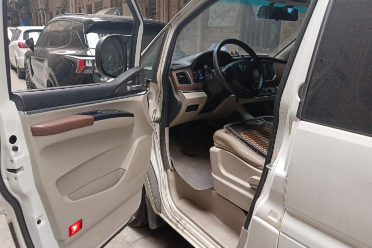 Used FORTHING Lingzhi 2019 M5L 1.6L 7-Seater Luxury Model China VI Standard Driver Seat