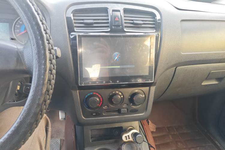 Used Dongfeng Fengon 330 2014 1.5L Manual Utility Version DK15 Audio And AC Panel