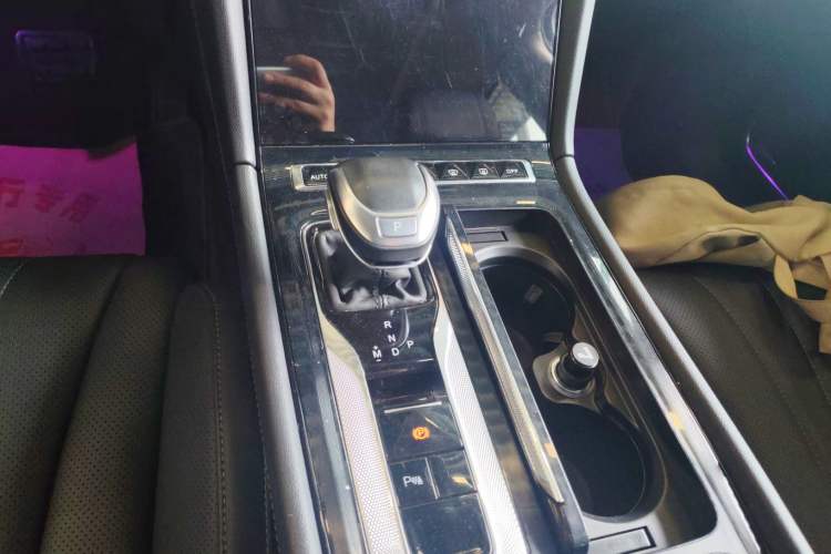 Used Hongqi H5 2023 1.5T DCT Smart Connect Flagship Edition Gear Lever