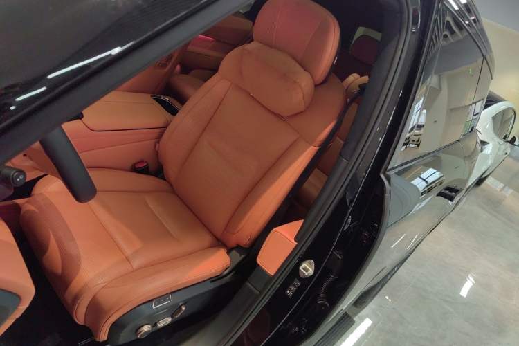 Used Lynk & Co 900 2025 2.0T Ultra Left Front Seat