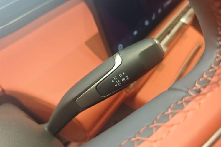 Used Hongqi HS6 PHEV 2026 220 All-Wheel Drive Smart Hybrid Version