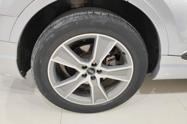 Used Audi Q7 2016 40 TFSI Comfort Model
