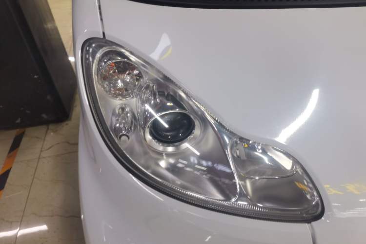 Used smart fortwo 2013 1.0 MHD Hardtop Chocolate Special Edition Right Front Headlight