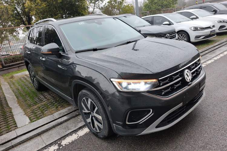 Used Volkswagen Tayron 2023 280TSI Two-Wheel-Drive Luxury Plus Advanced Version Front Right 45 Deg