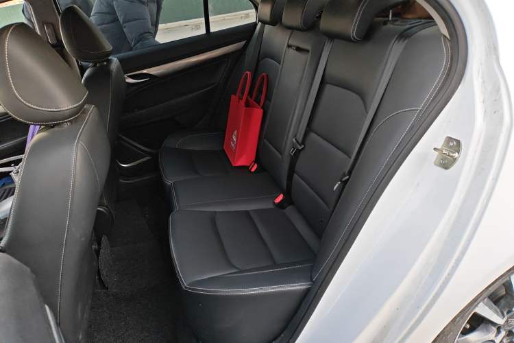 Used Geely Auto Emgrand 2019 Leading Edition 1.5L Manual Upward Asian Games Edition China VI
