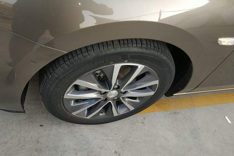 Used Buick GL6 2021 323T Mild Hybrid Connect Prestige Model Exterior 7