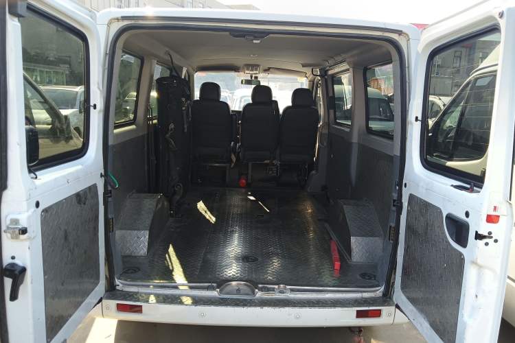 Used SAIC MAXUS Xintu V80 2021 2.0T PLUS Manual City Edition Short Wheelbase Ultra-Low Roof 5/6 Seats