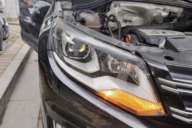 Used Volkswagen Tiguan 2013 1.8 TSI Automatic Two-Wheel Drive Comfort Edition Right Front Headlight