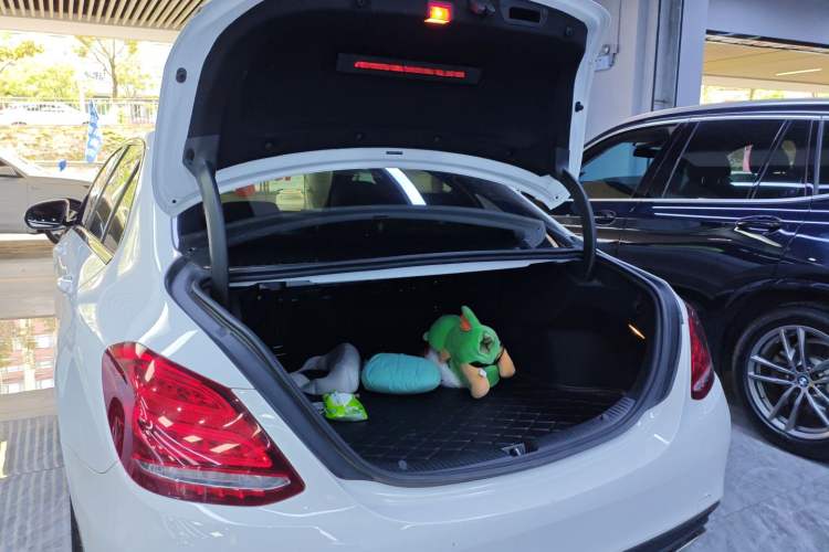 Used Mercedes-Benz C-Class 2017 Restyled C 200 Sport Edition Trunk