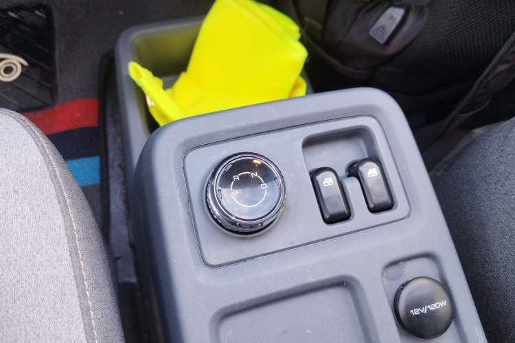 Used Wuling Yangguang 2024 300KM Comfort Version Passenger Van 75kW