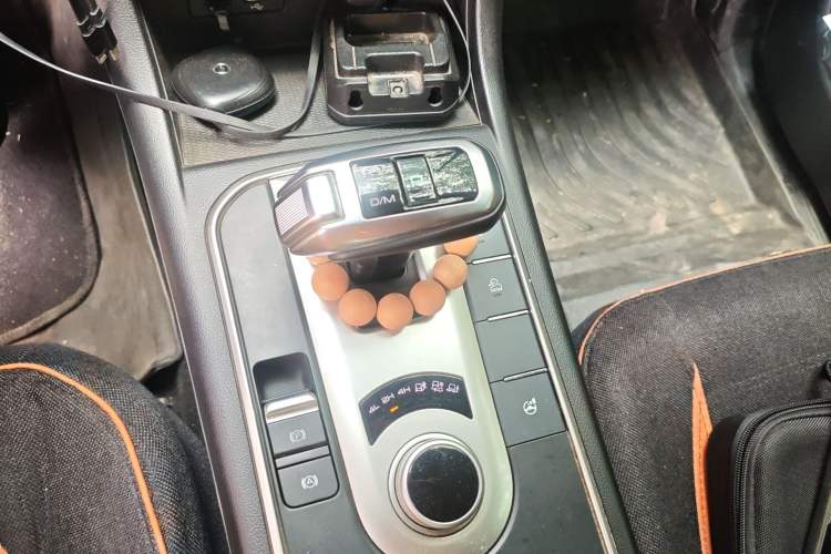 Used Great Wall Poer 2020 2.0T Off-Road Edition Automatic Diesel 4x4 Advanced Version with Trailer Capability GW4D20M Gear Lever