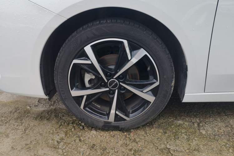 Used Roewe i5 2023 1.5L CVT Luxury Edition
