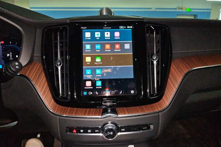 Used Volvo XC60 2024 B5 4x4 Smart Luxury Edition