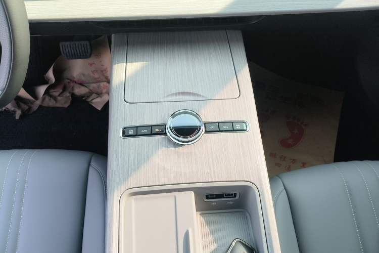 Used Geely Galaxy E8 2024 550 km Range Rear-Drive Dragon Edition