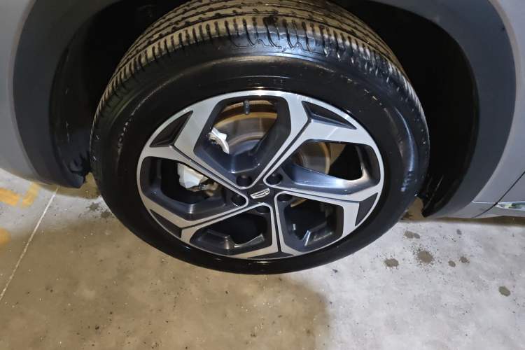 Used Geely Auto Monjaro L 2021 2.0TD DCT EVO Two-Wheel Drive Prestige Version Left Front Wheel Hub