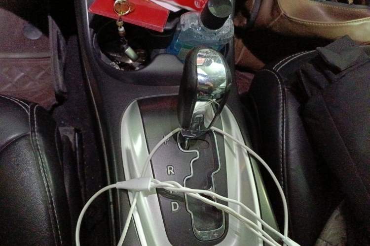 Used Dodge Journey 2013 2.4L Two-Wheel Drive Luxury Version Gear Lever