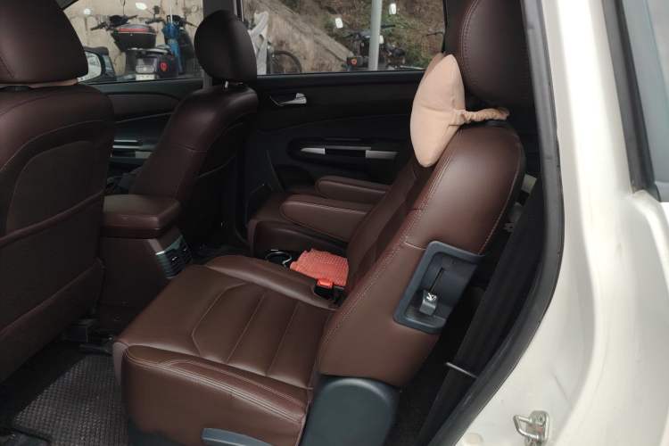 Used Haima V70 2016 2.0L Manual - Enjoyment Version 6 Seats