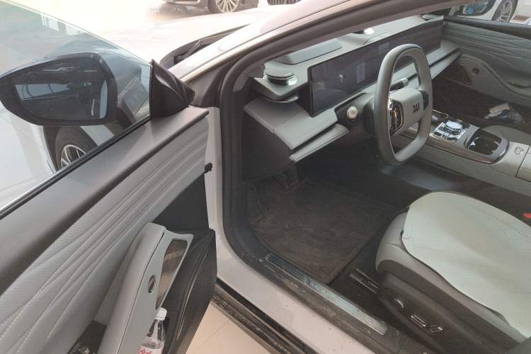 Used Geely Galaxy E8 2025 700 km Long-Range Intelligent Driving Version