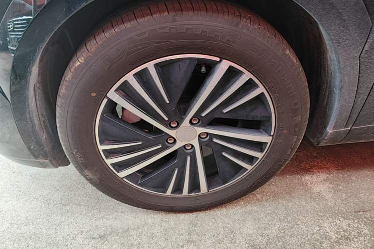 Used Lynk & Co 08 EM-P 2023 120km Long-Range Halo