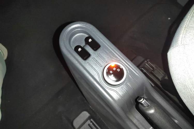 Used Wuling Hongguang MINIEV 2021 Macaron Premium Model – Lithium Iron Phosphate Gear Lever