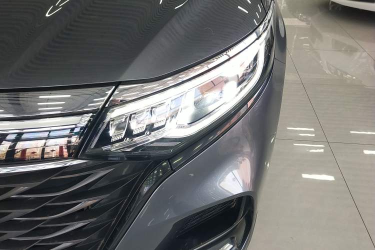 Used Roewe iMAX8 2022 Model 400TGI Exclusive Version for Key Accounts