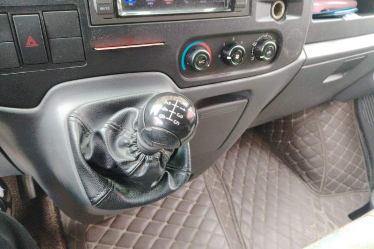 Used Ford Transit Custom 2016 2.2T Short-Wheelbase 6-Seater Mid-Roof Multi-Purpose Vehicle